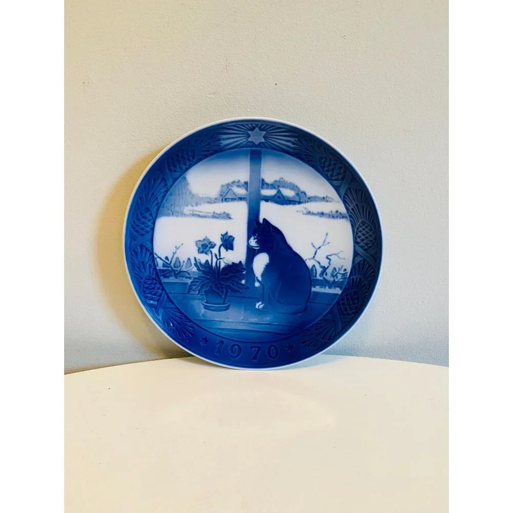 Vintage 1970 Royal Copenhagen Christmas Rose & Cat Plate Ltd Edition Blue Plate